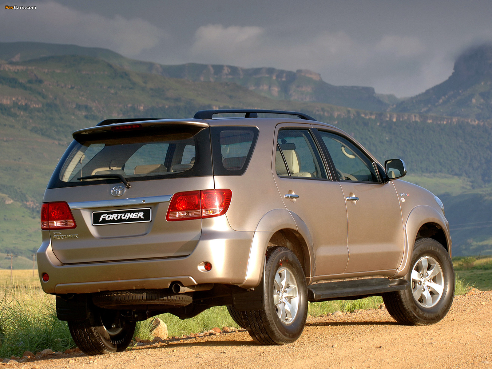 Toyota Fortuner ZA-spec 2005–08 photos (1600 x 1200)