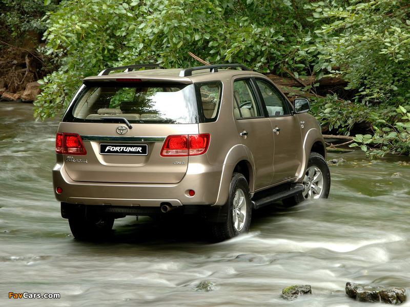 Toyota Fortuner V6 ZA-spec 2005–08 wallpapers (800 x 600)