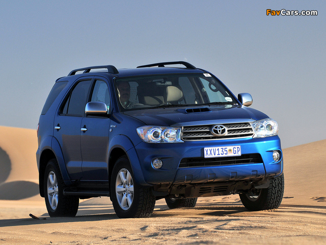 Toyota Fortuner ZA-spec 2008–11 pictures (640 x 480)