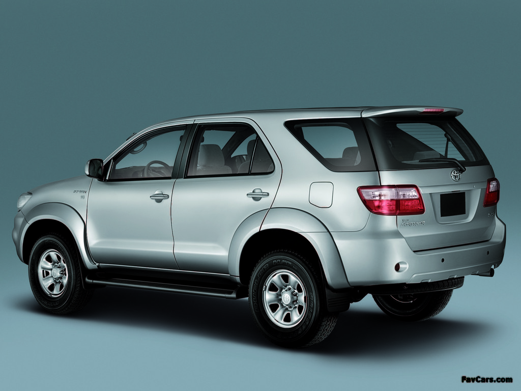 Toyota Fortuner 2008–11 wallpapers (1024 x 768)