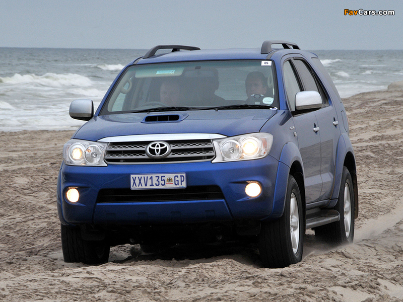 Toyota Fortuner ZA-spec 2008–11 wallpapers (800 x 600)