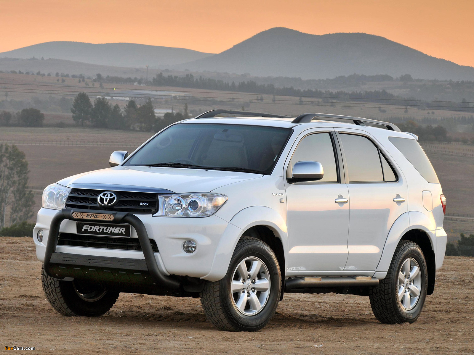 Toyota Fortuner Epic 2009 wallpapers (1600 x 1200)