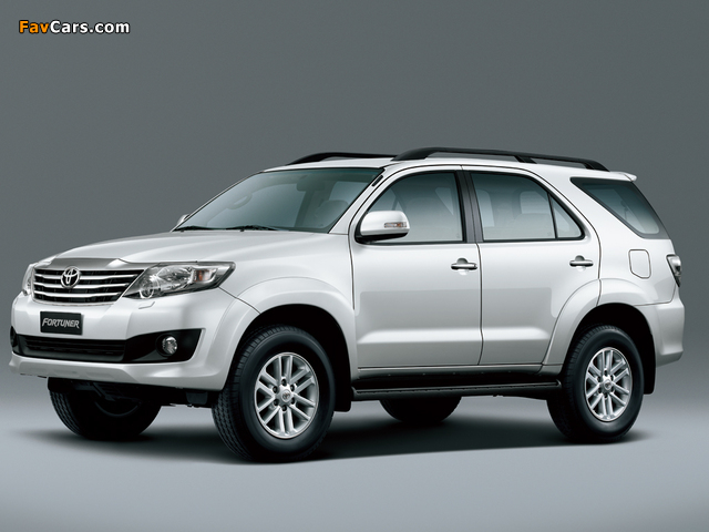 Toyota Fortuner 2011 images (640 x 480)