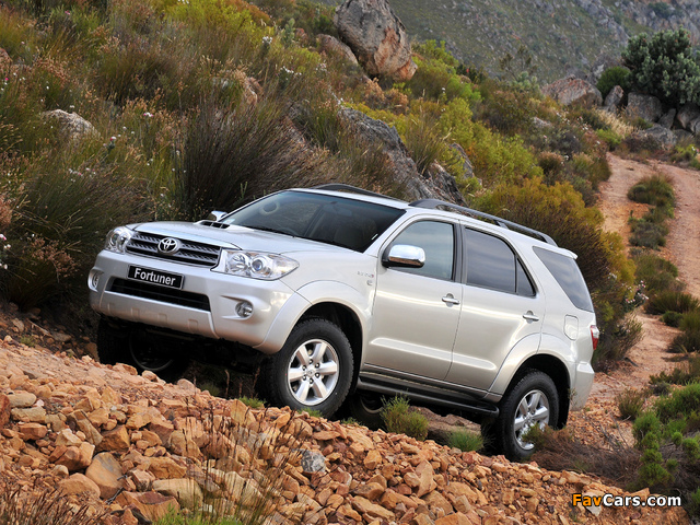 Toyota Fortuner ZA-spec 2008–11 wallpapers (640 x 480)