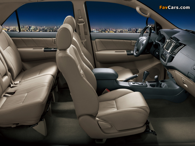 Toyota Fortuner 2011 wallpapers (640 x 480)