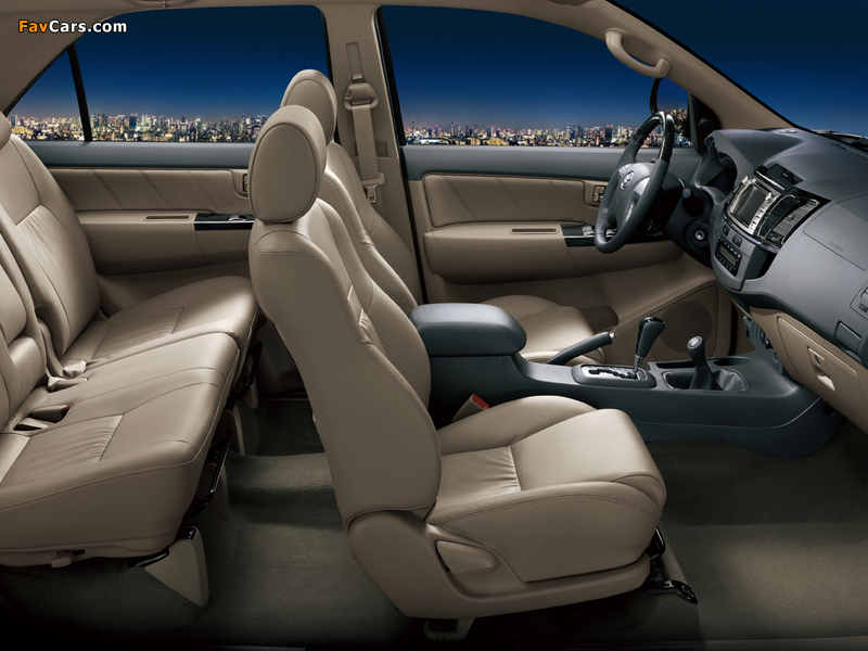 Toyota Fortuner 2011 wallpapers (800 x 600)