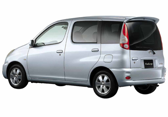 Photos of Toyota FunCargo 1999–2002