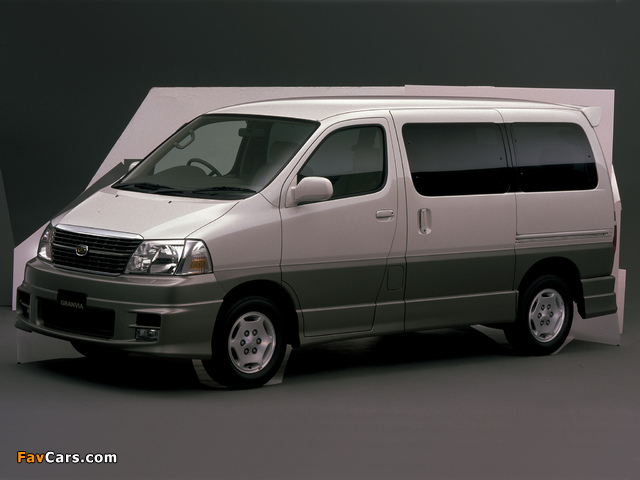 Images of Toyota Granvia 1999–2002 (640 x 480)