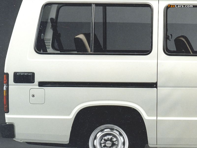 Images of Toyota Hiace Combi 1982–89 (800 x 600)