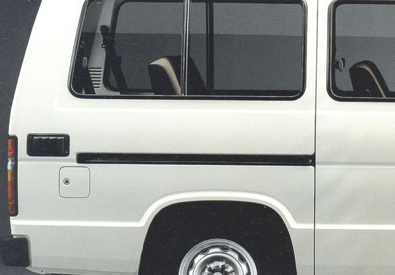 Images of Toyota Hiace Combi 1982–89