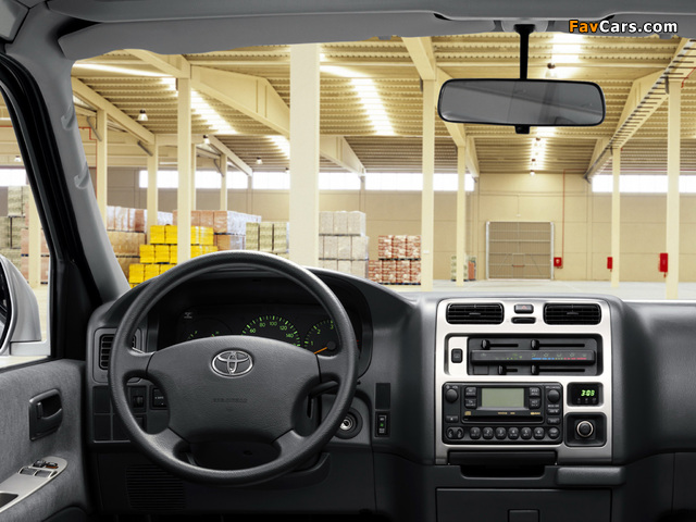 Images of Toyota Hiace 2006–09 (640 x 480)