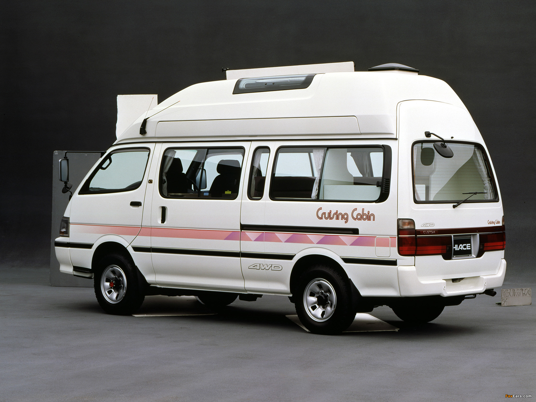 Photos of Toyota Hiace Cruising Cabin High Roof 1993–99 (2048 x 1536)