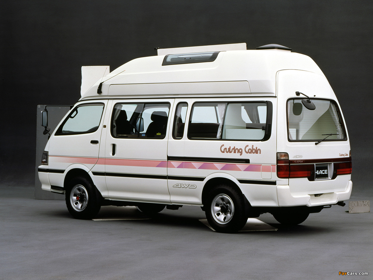 Photos of Toyota Hiace Cruising Cabin High Roof 1993–99 (1280 x 960)