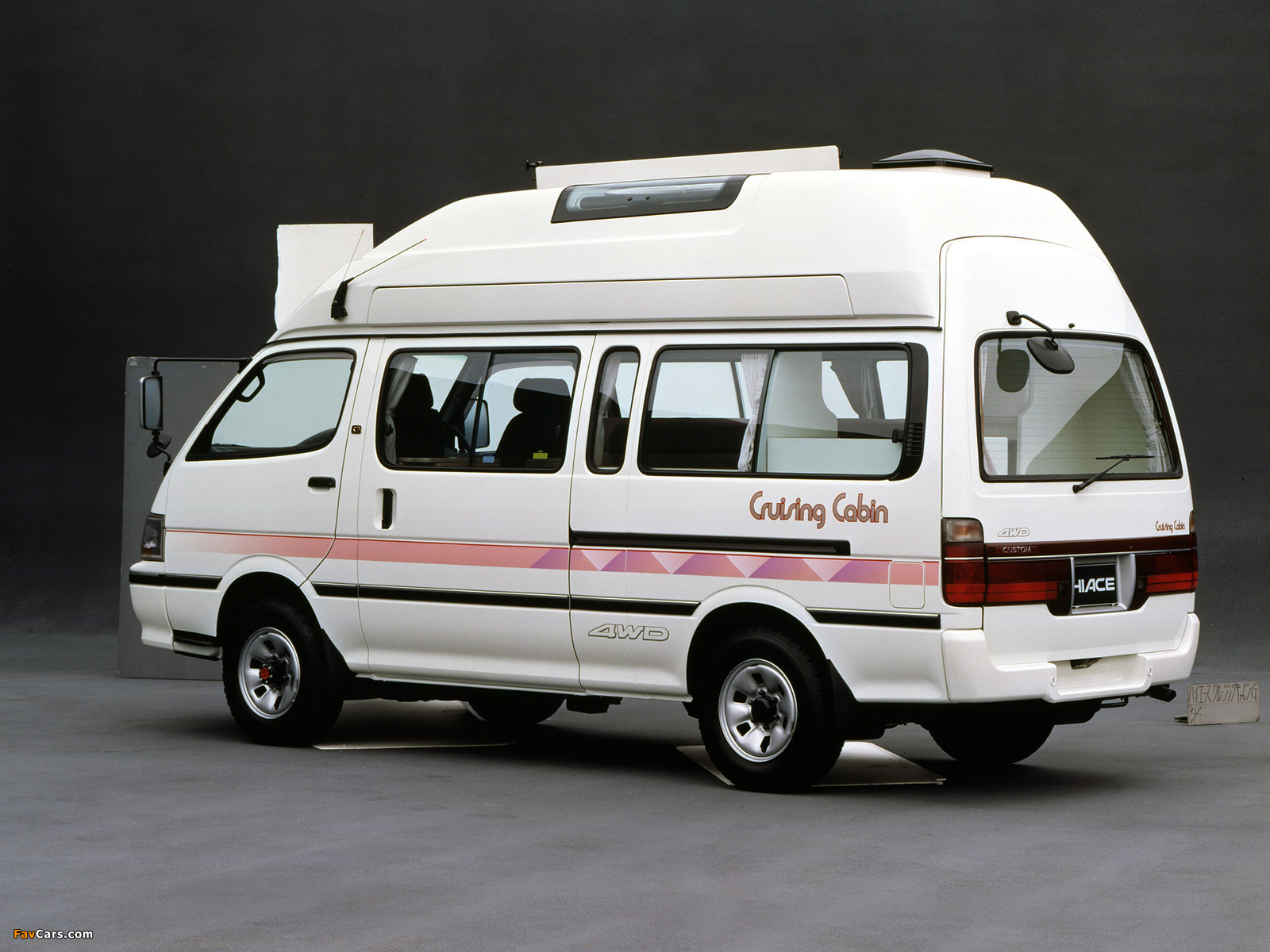 Photos of Toyota Hiace Cruising Cabin High Roof 1993–99 (1600 x 1200)