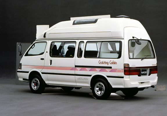 Photos of Toyota Hiace Cruising Cabin High Roof 1993–99