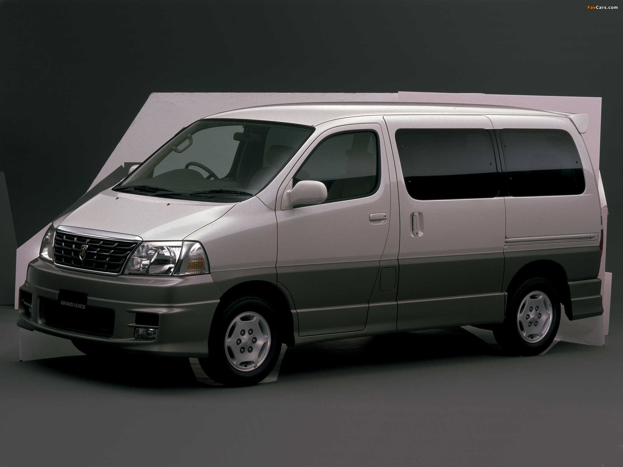 Photos of Toyota Grand Hiace 1999–2002 (2048 x 1536)