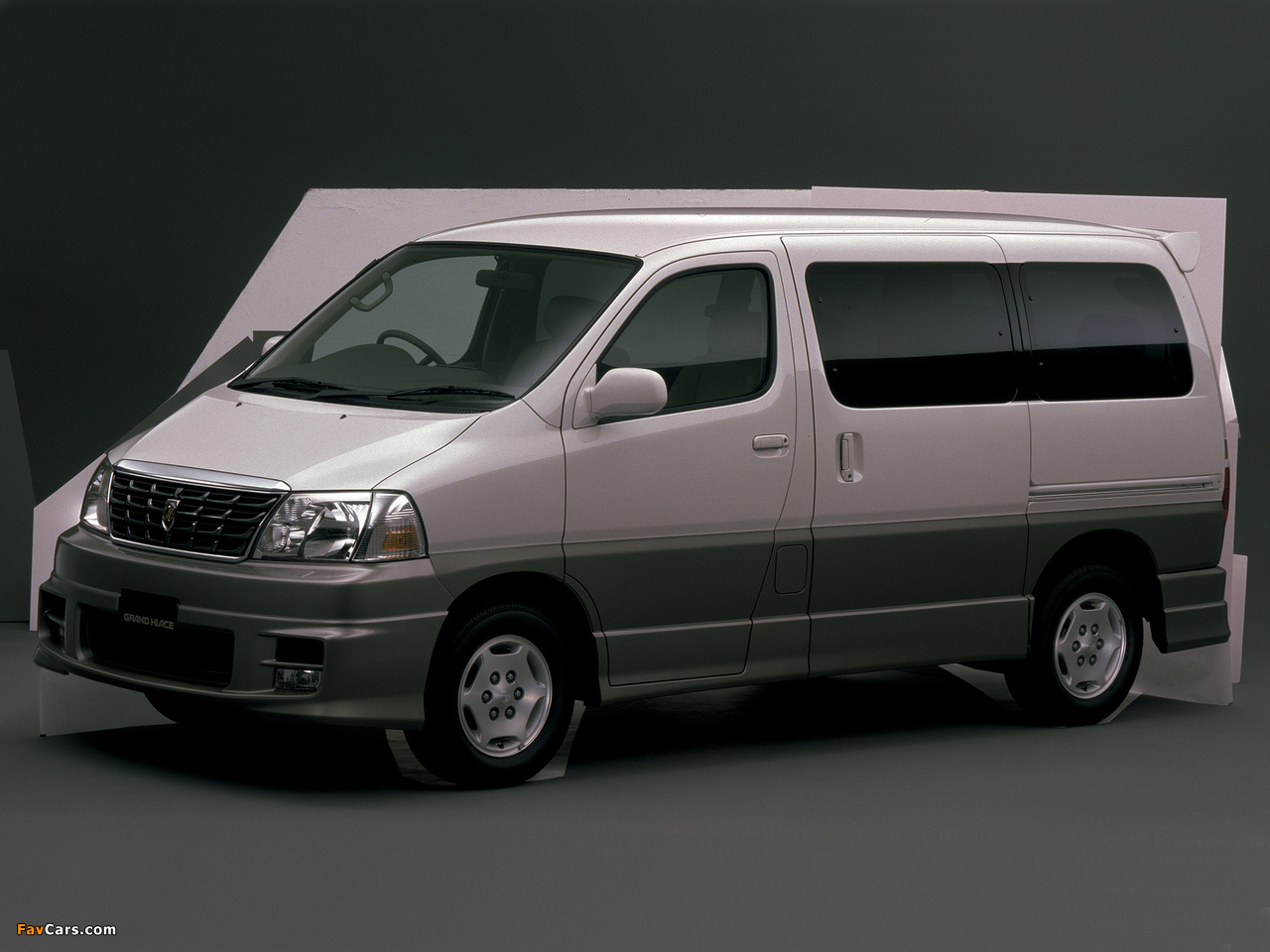 Photos of Toyota Grand Hiace 1999–2002 (1280 x 960)