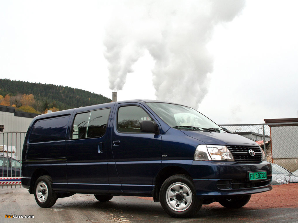 Pictures of Toyota Touring Hiace 1999–2002 (1024 x 768)