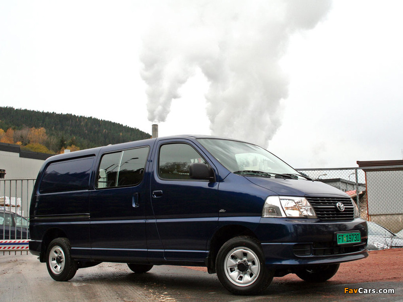 Pictures of Toyota Touring Hiace 1999–2002 (800 x 600)
