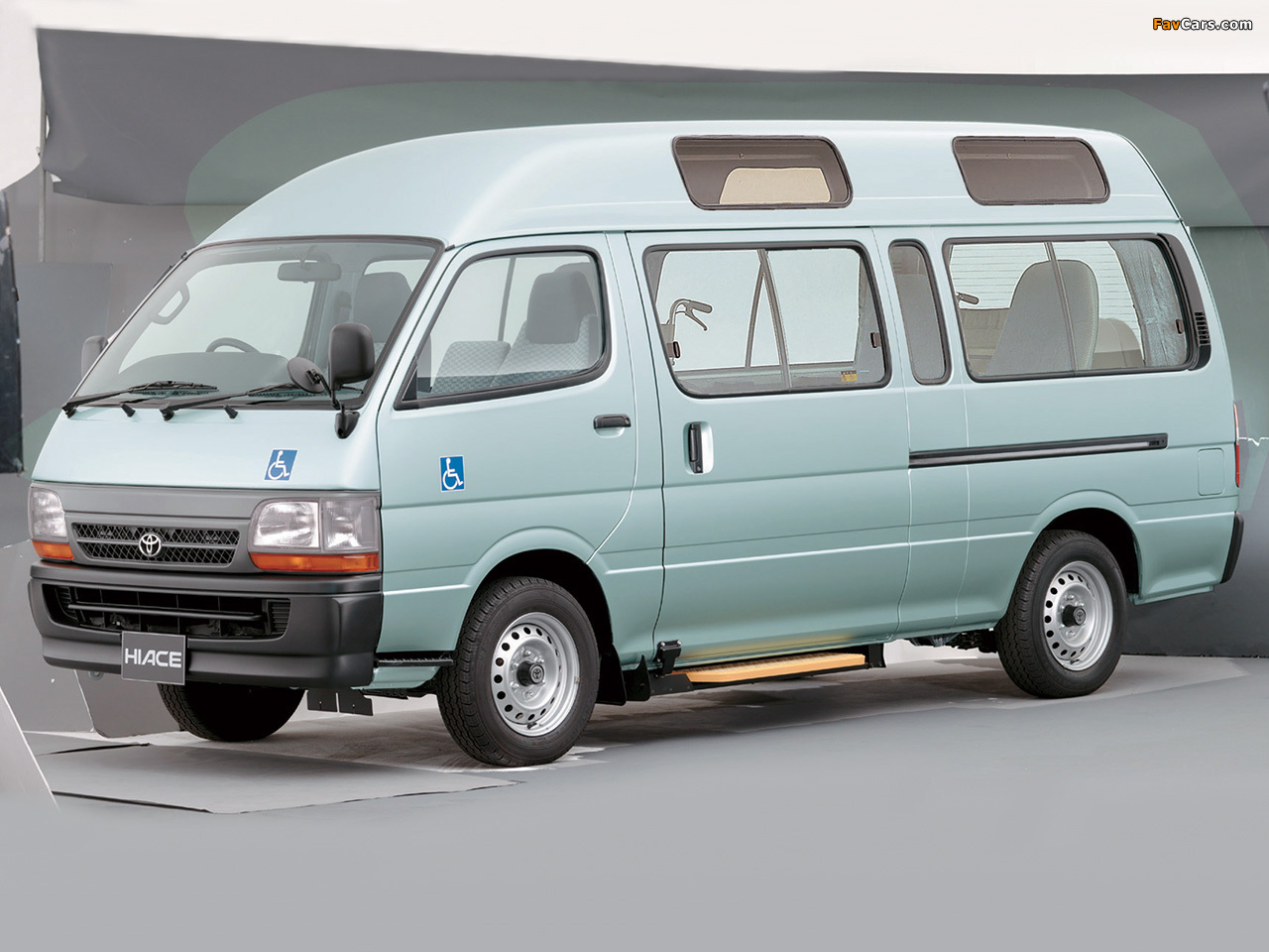 Pictures of Toyota Hiace Personal Chair Cab JP-spec (RZH112V) 1999–2004 (1280 x 960)