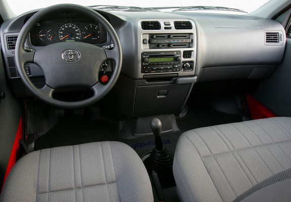 Pictures of Toyota Hiace Van 2006–09