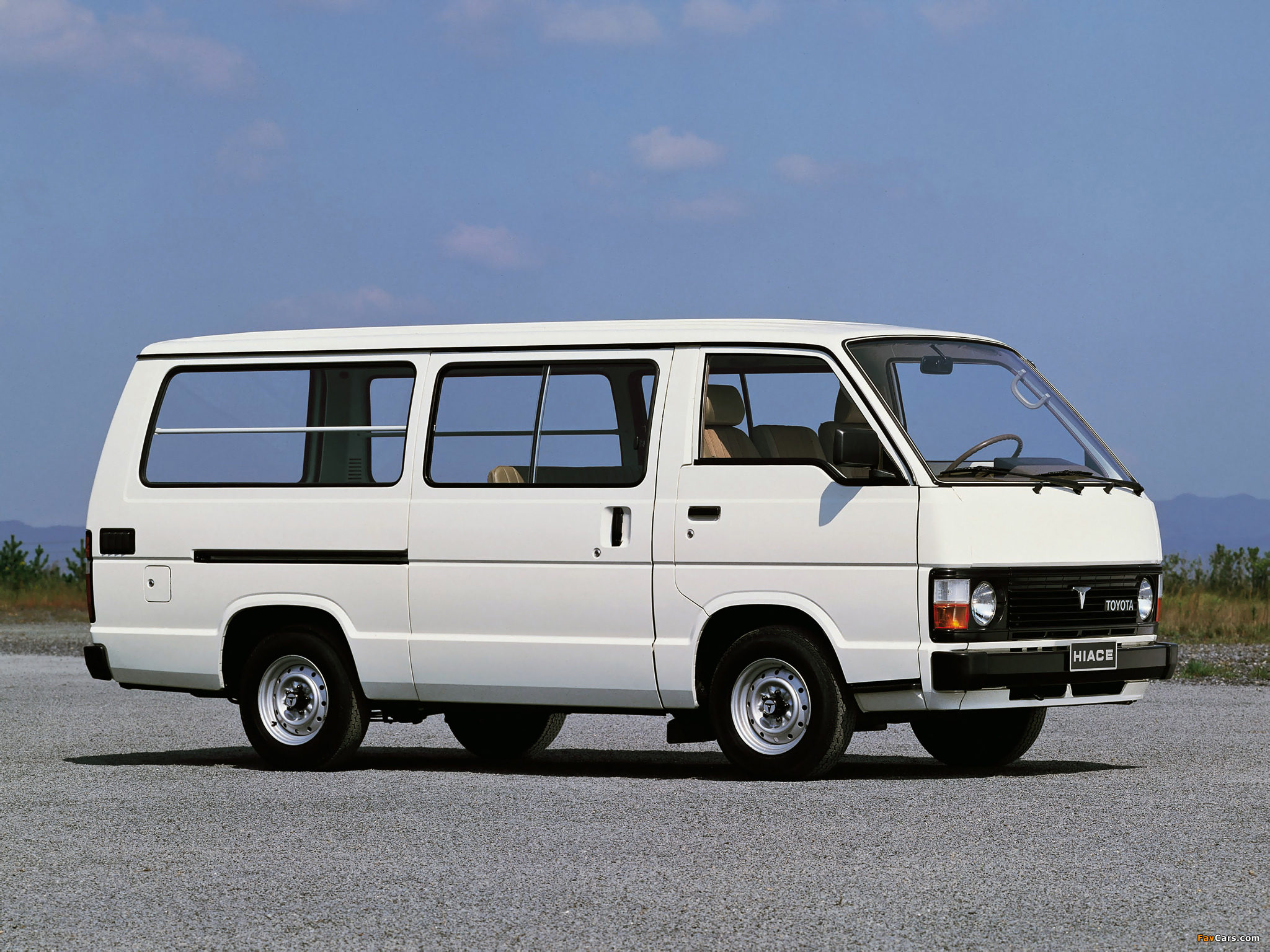Toyota Hiace Combi 1982–89 pictures (2048 x 1536)