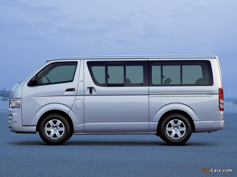 Toyota Hiace Combi JP-spec 2004–10 pictures (800 x 600)