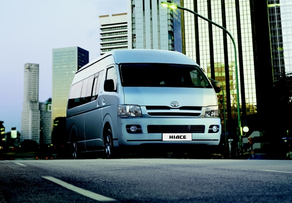 Toyota Hiace Combi High Roof 2004–10 pictures