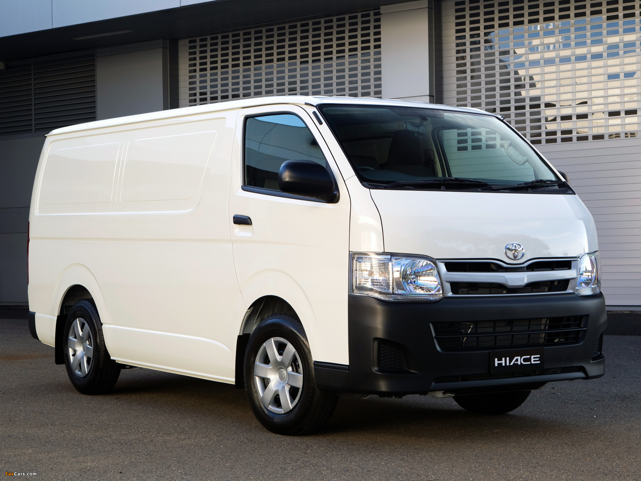 Toyota Hiace LWB Van AU-spec 2004–10 wallpapers (2048 x 1536)