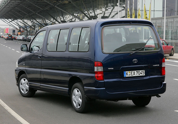 Toyota Hiace 2006–09 images
