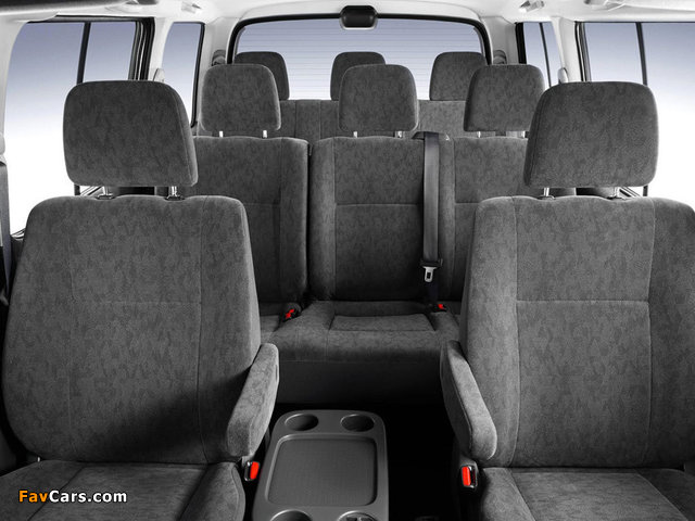 Toyota Hiace Combi High Roof 2010 pictures (640 x 480)