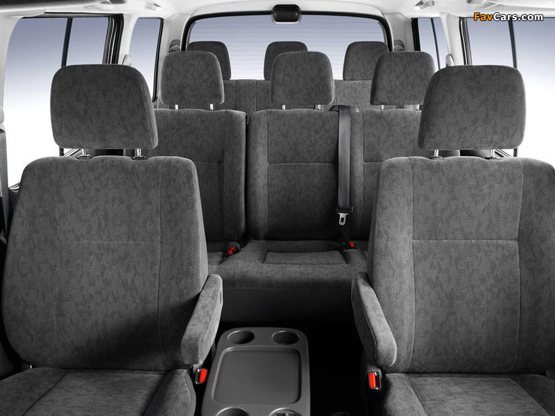 Toyota Hiace Combi High Roof 2010 pictures (800 x 600)