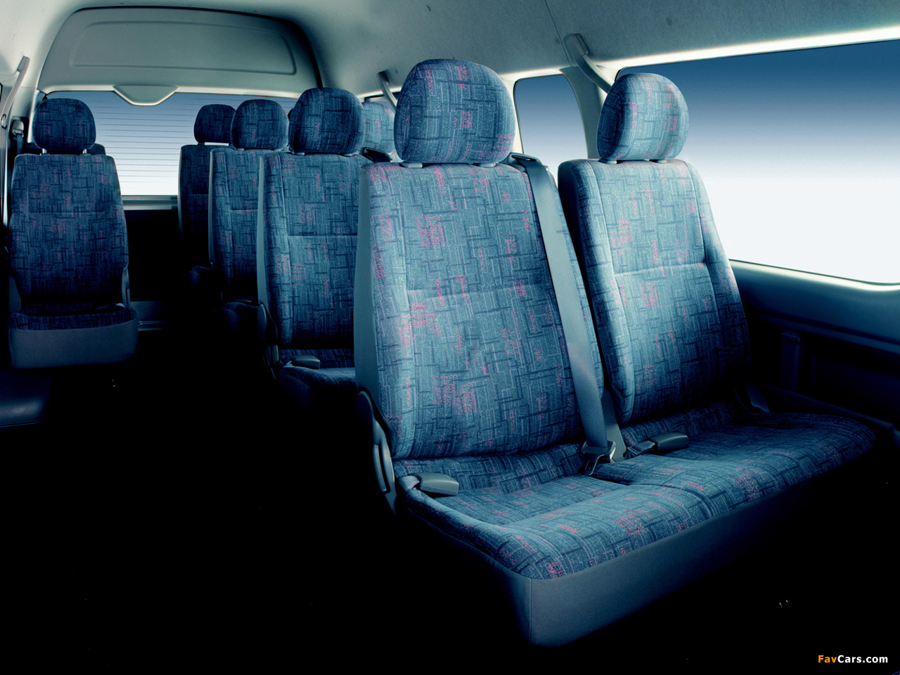 Toyota Hiace Combi High Roof 2004–10 wallpapers (1280 x 960)