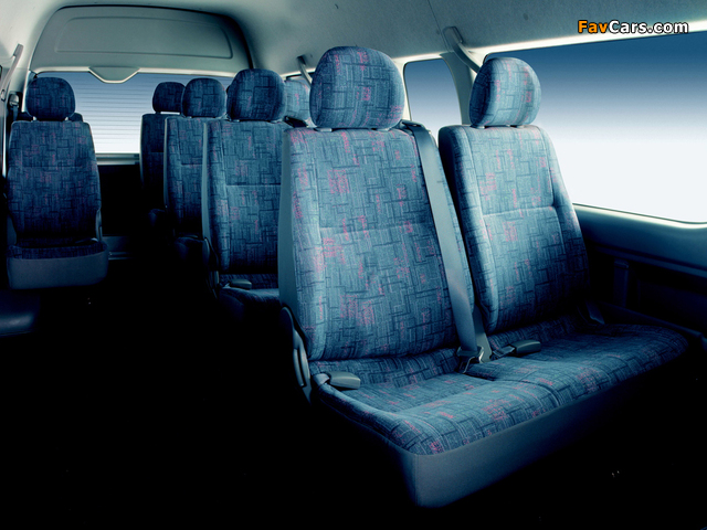 Toyota Hiace Combi High Roof 2004–10 wallpapers (640 x 480)