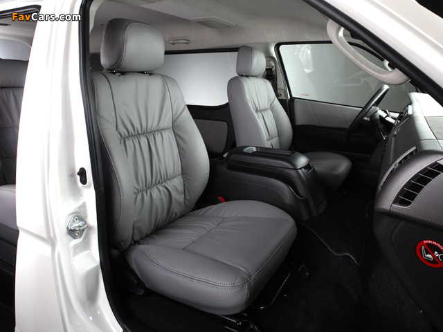 Toyota Hiace Combi High Roof 2010 wallpapers (640 x 480)