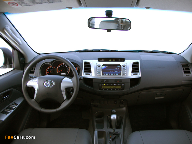 Images of Toyota Hilux SW4 2012 (640 x 480)