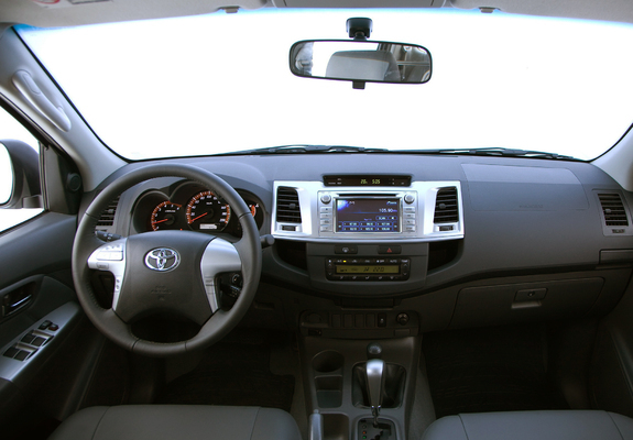Images of Toyota Hilux SW4 2012