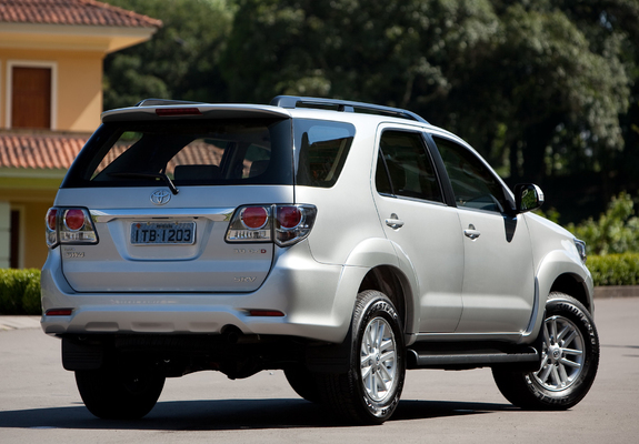 Images of Toyota Hilux SW4 2012