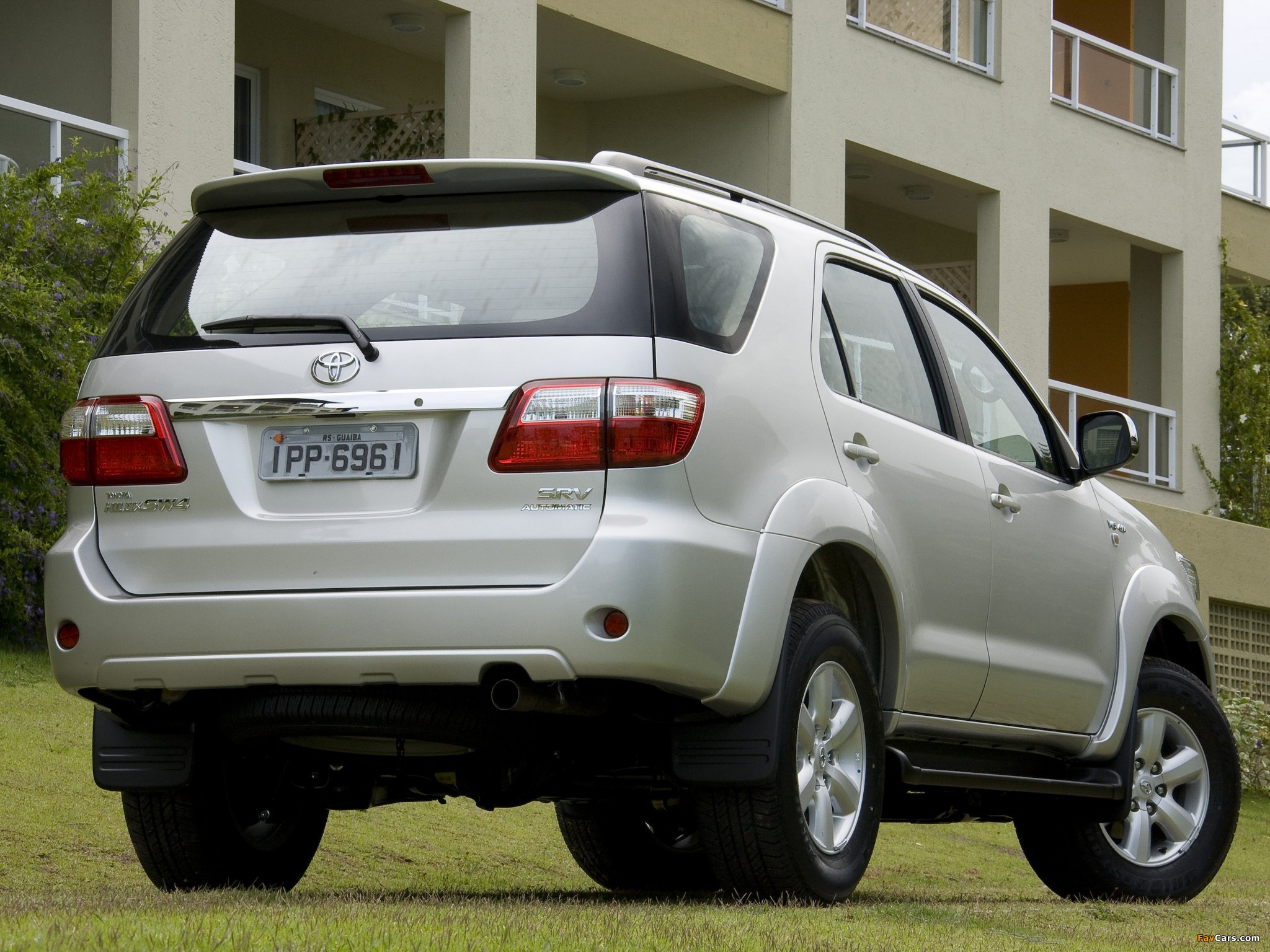 Pictures of Toyota Hilux SW4 2009–12 (2048 x 1536)