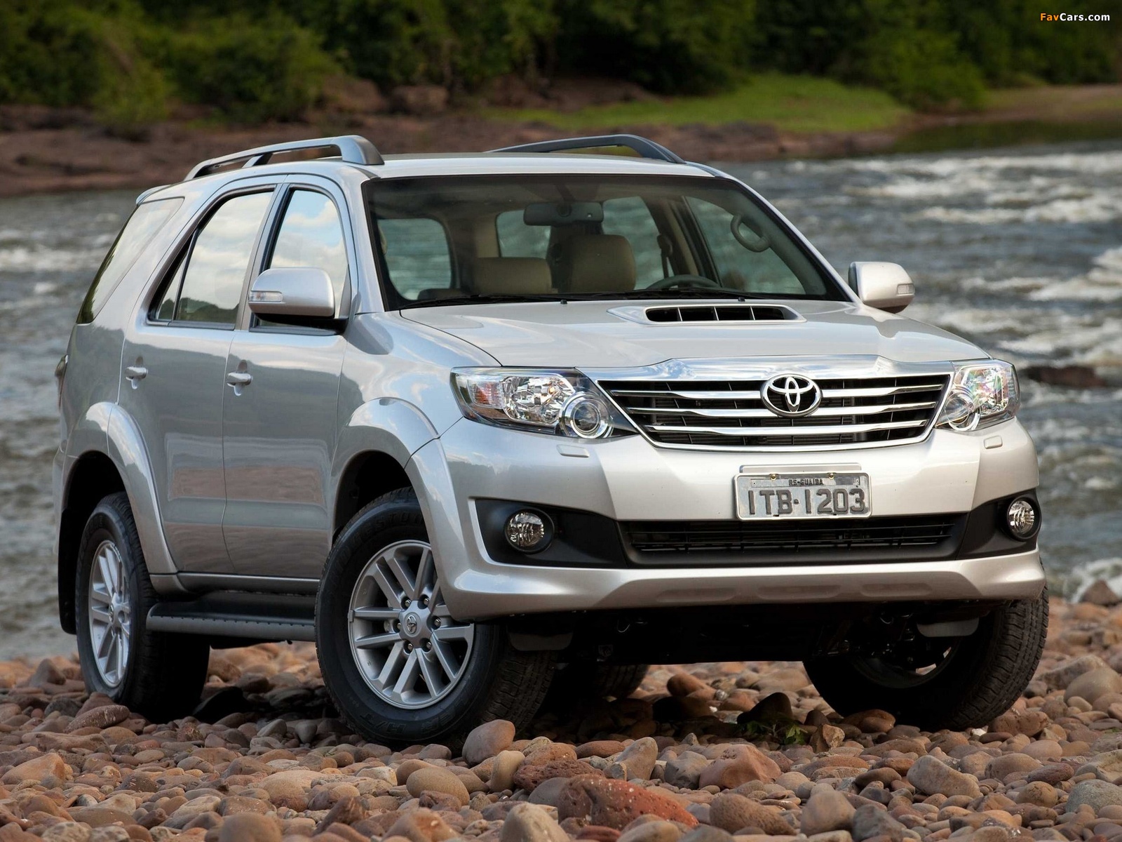 Toyota Hilux SW4 2012 photos (1600 x 1200)