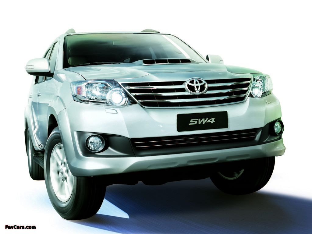 Toyota Hilux SW4 2012 wallpapers (1024 x 768)