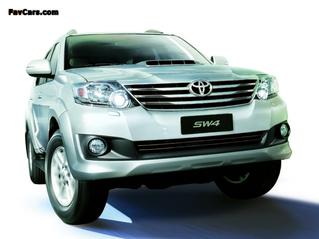 Toyota Hilux SW4 2012 wallpapers (640 x 480)