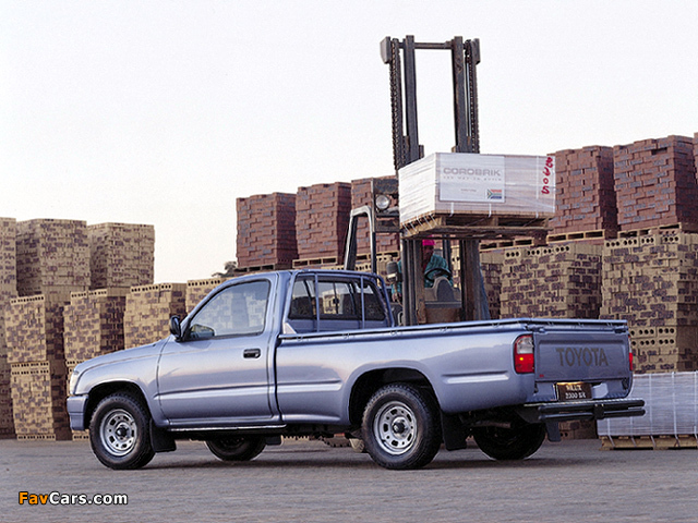 Images of Toyota Hilux 2000 SR Single Cab ZA-spec 1997–2001 (640 x 480)