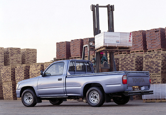 Images of Toyota Hilux 2000 SR Single Cab ZA-spec 1997–2001