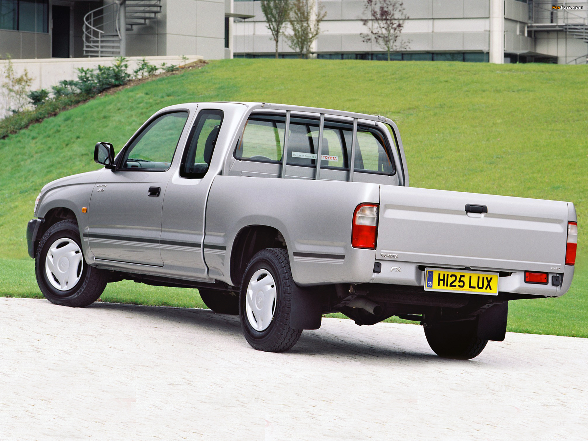 Images of Toyota Hilux Xtra Cab UK-spec 2001–05 (1920 x 1440)