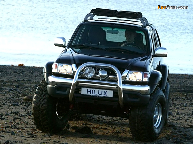 Images of Arctic Trucks Toyota Hilux Double Cab AT38 2001–05 (640 x 480)