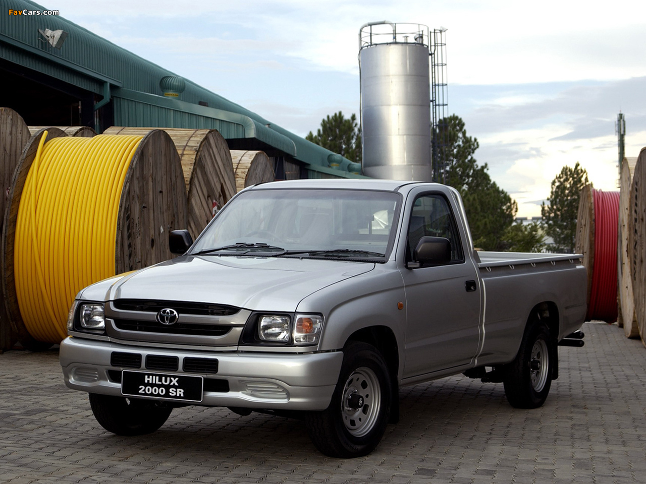 Images of Toyota Hilux 2000 SR Single Cab ZA-spec 2001–05 (1280 x 960)