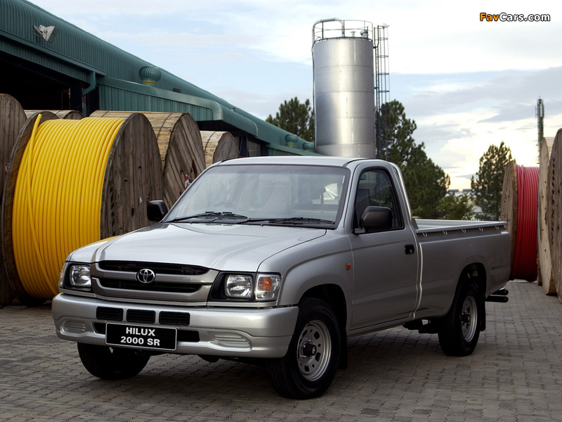 Images of Toyota Hilux 2000 SR Single Cab ZA-spec 2001–05 (800 x 600)