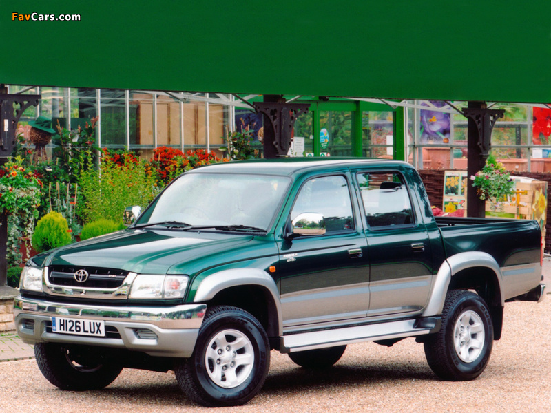 Images of Toyota Hilux Double Cab UK-spec 2001–05 (800 x 600)