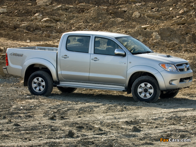 Images of BAE Toyota Hilux Double Cab Armored 2005–08 (640 x 480)